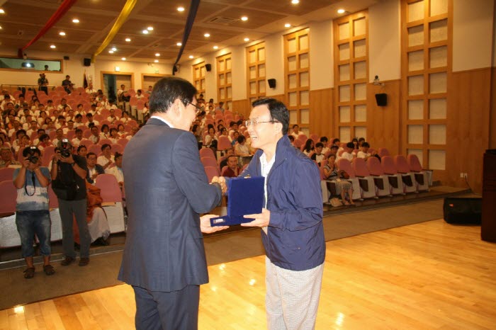 군포교지원단장 유선재 중앙대 73 공로패 수여