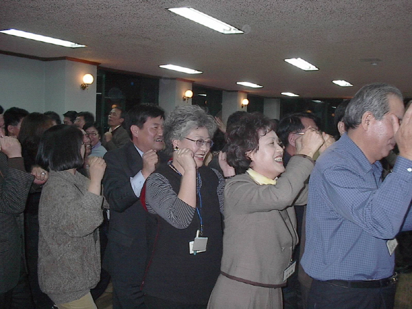 기차놀이 4 - 앞사람 어깨를 토닥토닥