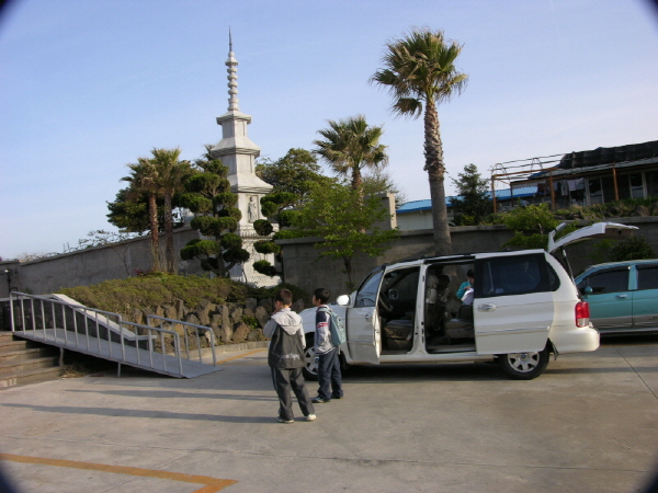 불사리탑사로 이동 - 제주 동문의 차량을 이용 첫 기착지인 불사리탑사에 설렘으로 도착