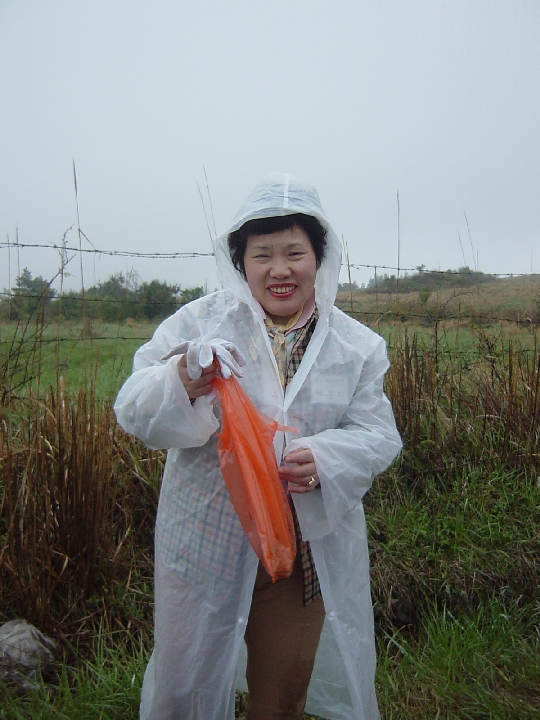 43-2006춘계수련대회/제주 - 한라산 중산간지대 고사리 체험
원유자 홍보위원장님의 고사리 수확량