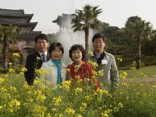 60-2006춘계수련대회/제주 - 약천사-조래승 선배님 가족과 친구분 가족