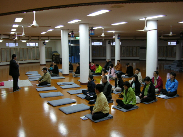 제주향토사 강연 - 김동전 제주대(사학)교수님의 강연이 아침예불 후 있었습니다