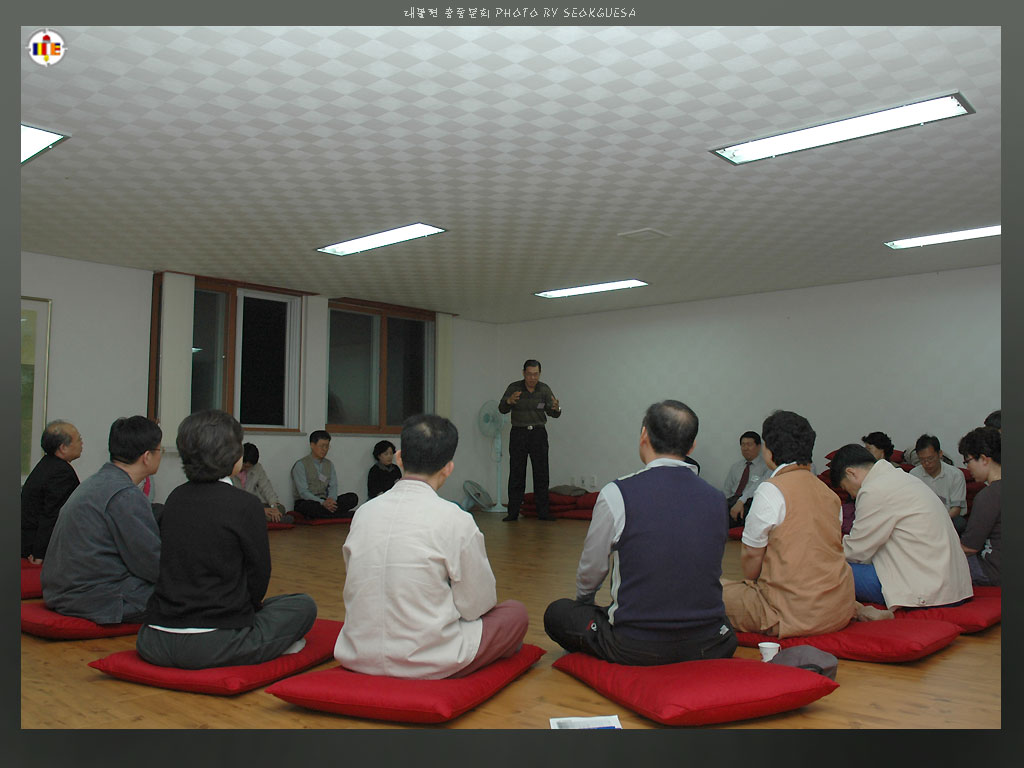 오랜만에 인사 나누며... - 신호철(서울대-61)동문님의
여전히 우렁찬 한 말씀...