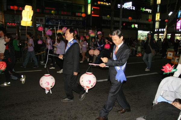 2011 부처님오신날 제등행렬 대불련 동문회 - 회장님일행 행렬